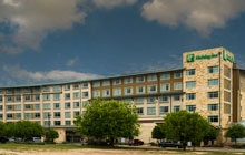 Holiday Inn Seaworld - 2 Queen Beds or Executive 1 King Bed - Free Breakfast