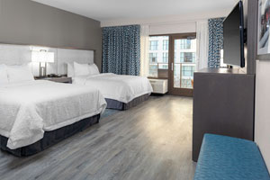 Hampton Inn & Suites San Antonio Riverwalk - 2 Queen Beds or 1 King with Sofa Bed - Free Breakfast & Valet Parking 