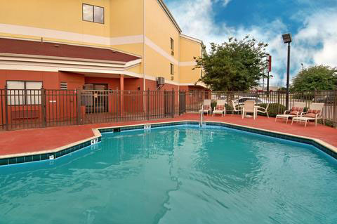 Red Roof Inn San Antonio hotel near Seaworld - pool