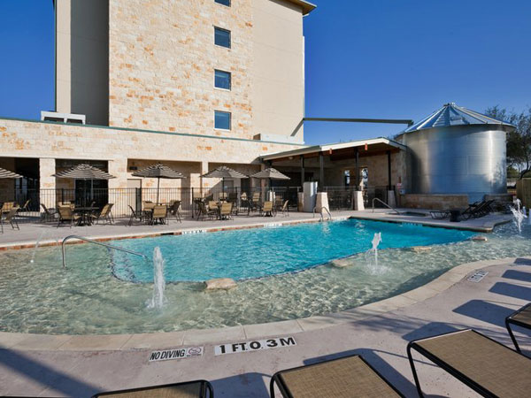 Holiday Inn SeaWorld San Antonio outdoor pool